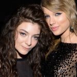 Payudara Terlihat Membesar, Taylor Swift Lakukan Implan?