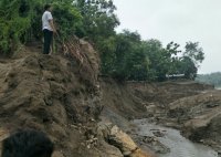 Bendungan Jebol, Air Sapu Areal Persawahan dan Putus Akses Jalan