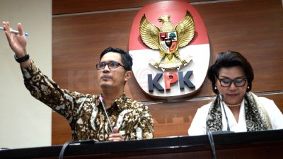 http://www.kricom.id/gambar/berita/2018/01/KPK_Tetapkan_Fredrich_Tersangka_8-39219-400x286.jpg