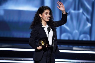 http://www.kricom.id/gambar/berita/2018/01/alessia-cara-onstage-grammys-show-2018-billboard-com-39925-400x286.jpg